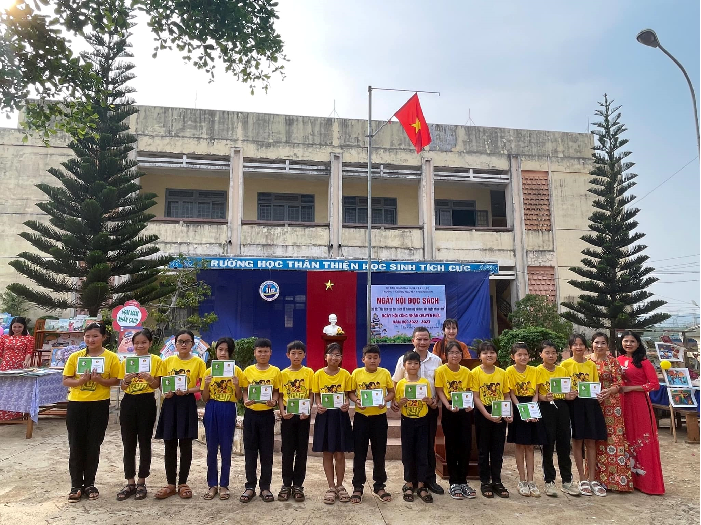 Trường Tiểu học Nguyễn Thị Minh Khai tổ chức Ngày hội công nhận chuyên hiệu "Rèn luyện đội viên" và Ngày hội đọc sách năm học 2022-2023